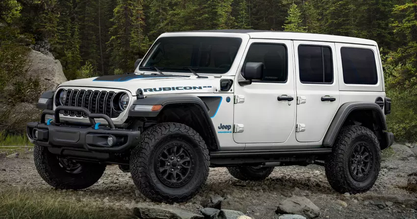 Jeep wycofuje hybrydy, które zmieniły się w „cegły” z powodu nieudanej aktualizacji oprogramowania