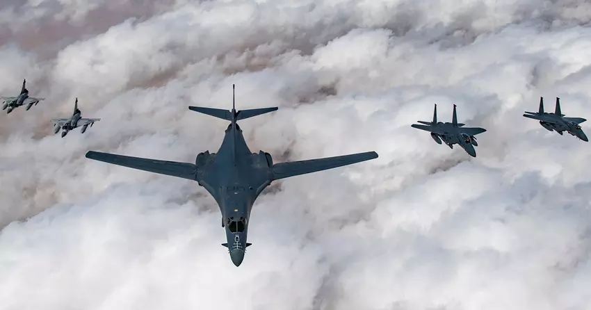 USA ponownie wysłały do Korei Południowej naddźwiękowy bombowiec strategiczny B-1B Lancer po tym, jak Korea Północna wystrzeliła międzykontynentalną rakietę balistyczną