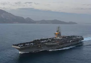 Druga amerykańska lotniskowcowa grupa uderzeniowa przybyła ...