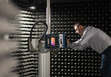 Apple inwestuje 2 mld euro w ...