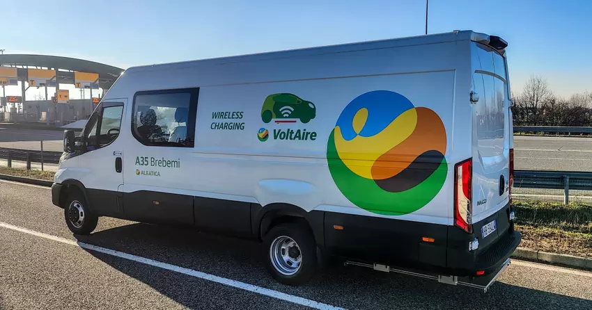 Iveco eDaily z dynamicznym i statycznym bezprzewodowym ładowaniem na trasie Brebemi