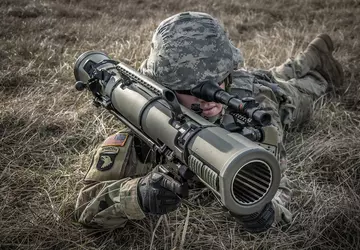 Ukraińskie Siły Zbrojne pokazały szwedzki granatnik ...