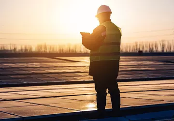 Apple inwestuje 100 milionów dolarów w ...