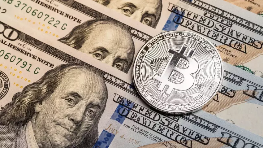 Bitcoin spada do 114 K USD z powodu spadku oczekiwań na obniżkę stóp w USA