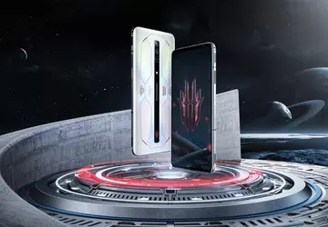 Zmiana lidera i solidny Snapdragon 888: ...