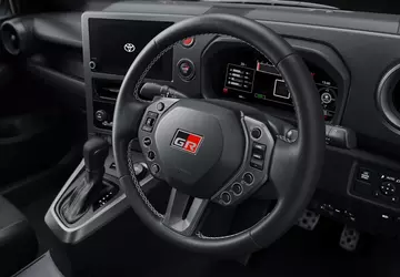 Toyota GR Yaris 2026: Nowa kierownica ...
