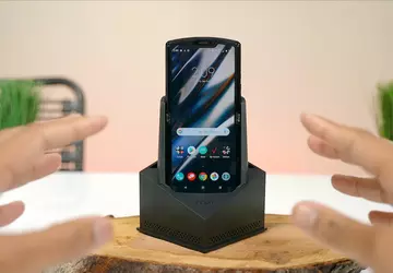 Łatwy do zarysowania, skrzypienia i zginania: ...