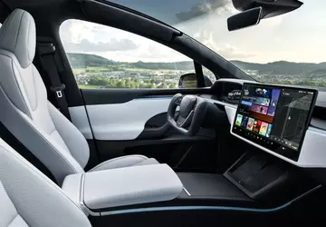 Tesla doda wsparcie dla Apple CarPlay, ...