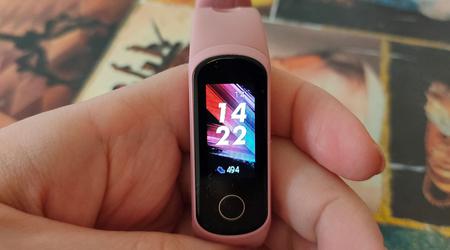 Przegląd Honor Kompania 5i: tani fitness tracker z ładowaniem przez USB