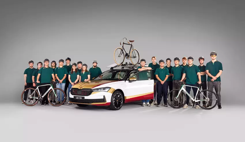 Škoda LK 130 with students of Škoda Academy