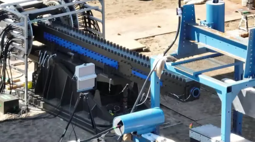 Japonia przetestowała działo szynowe, które może rozpędzać pociski do prędkości hipersonicznych.