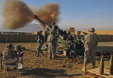 Ukraińska artyleria wykorzystująca haubice M777 zniszczyła ...