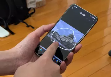 Google Circle to Search z tłumaczeniem ...