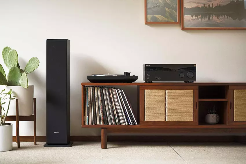 Jak podłączyć odtwarzacz płyt winylowych do systemu głośników?