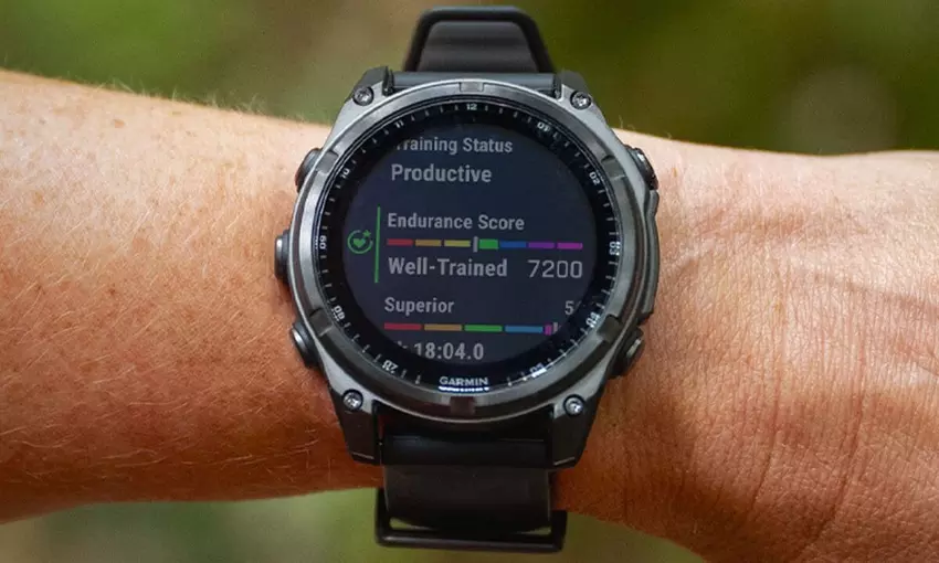 Garmin wypuszcza aktualizację dla Fenix 8: poprawki błędów z mapą, latarką i SOS