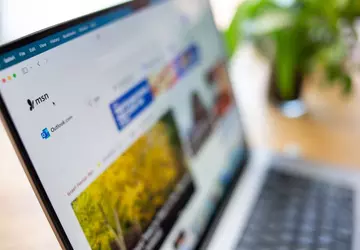 CNN skrytykowało Microsoft za rozpowszechnianie fałszywych ...