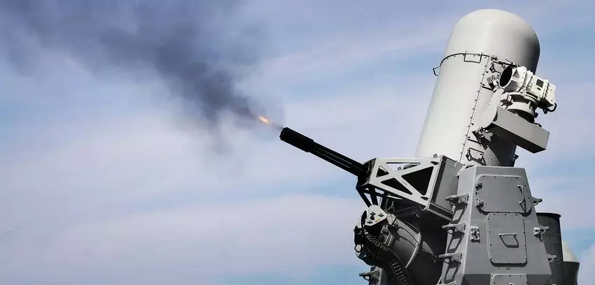 Amerykańscy marynarze pokazują zabawne i przerażające wideo komunikacji ze złowrogim systemem przeciwlotniczym Mark 15 Phalanx CIWS, który wycelował w przelatujący samolot Boeing 737.