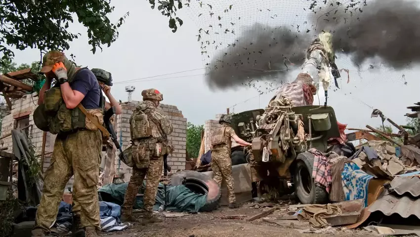 Rosja zbyt szybko odbudowała swoją machinę wojskową i obecnie produkuje pociski artyleryjskie w szalonym tempie