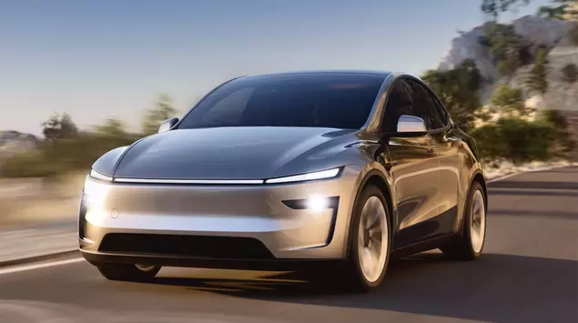 Tesla uczyniła napęd na cztery koła ...