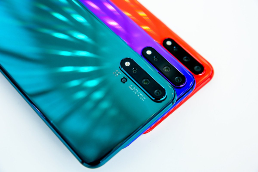 Huawei Nova 5 i Nova 5 Pro: cztery kamery, skaner podekranowy, układ Kirin 810/980, do 8 GB pamięci RAM i cena 407 USD