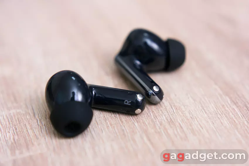 Styki ładowania w słuchawkach Haylou FlowBuds N55