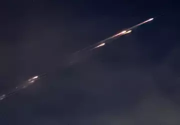 Stara antena Międzynarodowej Stacji Kosmicznej rysuje ...