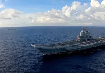 Największy lotniskowiec chińskiej marynarki wojennej Shandong ...