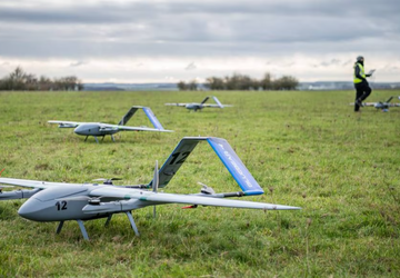 Rój dronów kontrolowanych przez sztuczną inteligencję ...