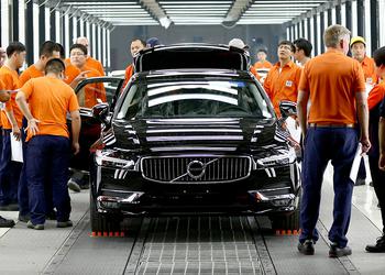 Sedan Volvo S90 stał się ofiarą ...