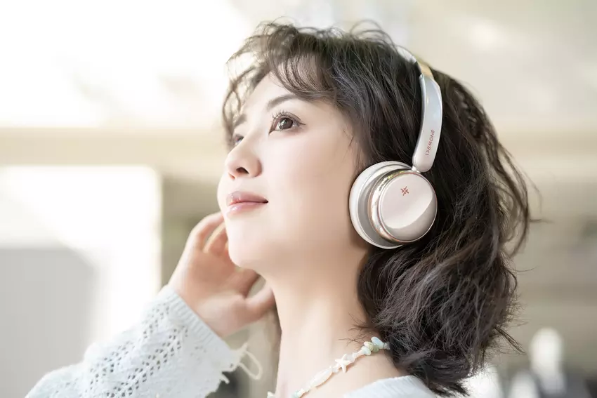 Fiio ogłosiła lekkie słuchawki Anytime z trybem gry i do 58 godzin pracy na baterii