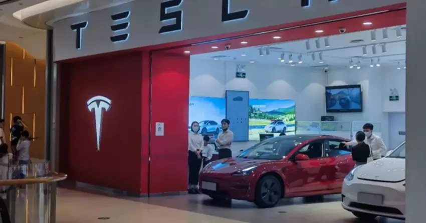 Pracownicy Tesla China pracują bez dni wolnych po 13 godzin dziennie, aby zrealizować plan sprzedaży