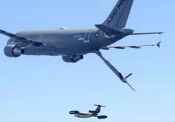 Samolot Airbus A310 MRTT przez sześć ...