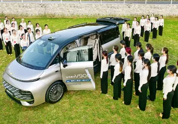 Do minivana Geely Galaxy V900 zmieściły ...