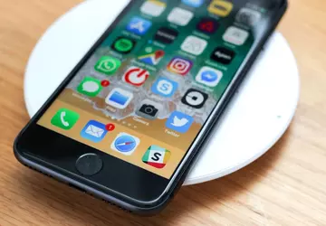 W przyszłym roku Apple wypuści iPhone'a ...