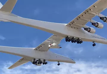 Największy na świecie samolot Stratolaunch Roc ...