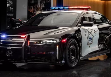 Kalifornijska policja drogowa przetestowała Lucid Pursuit, ...