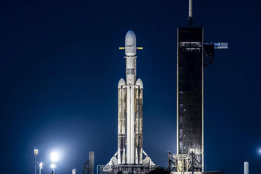 Falcon Heavy z powodzeniem kończy szóstą misję w swojej historii - SpaceX wysyła w kosmos trzy satelity