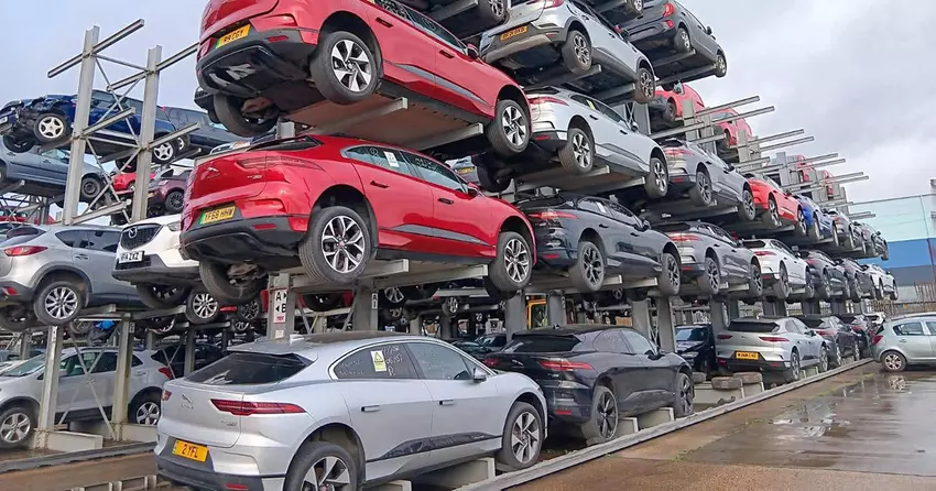 Dziesiątki wycofanych Jaguarów I-Paces wysłano na złomowiska, aby dożyły swoich ostatnich dni