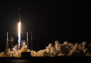 SpaceX wystrzeliwuje na orbitę satelity internetowe ...