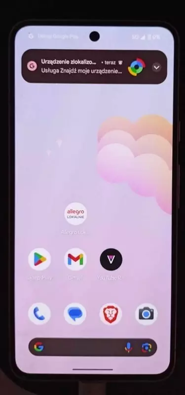 Smartfon Google Pixel 8, który wytrzymał 4 dni w gorącej wannie