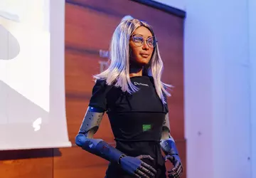 Humanoidalny robot Mika zostaje pierwszym na ...