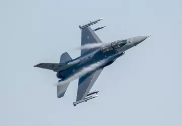 Bloomberg: Ukraina otrzymała pierwszą partię myśliwców ...