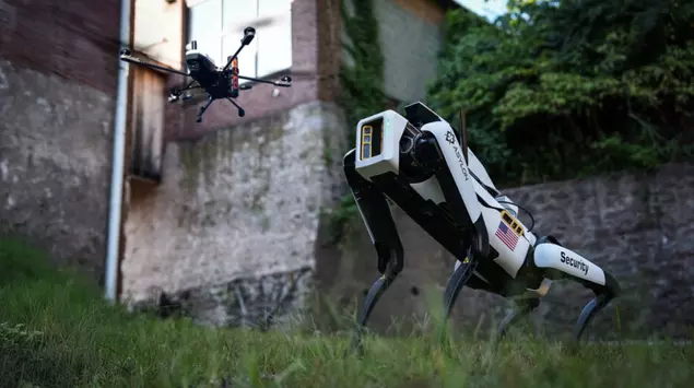Autonomiczny Robo-Pies DroneDog: Niezmordowany Strażnik Przemysłowych ...