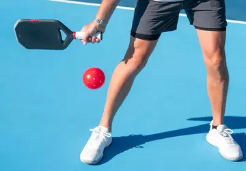 Tesla wypuściła paletkę do pickleballa za ...