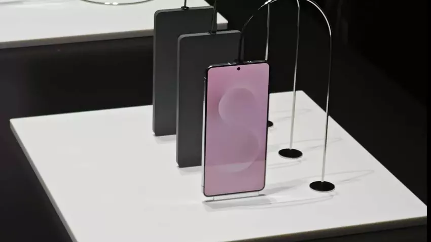 Insider: Galaxy S26 Edge schudnie, ale zyska na pojemności akumulatora