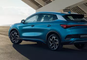 Chińscy producenci wypychają Teslę z europejskiego ...