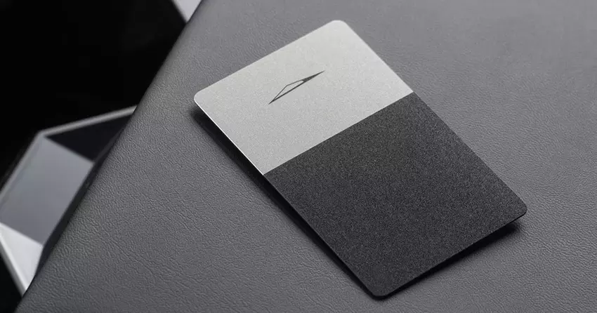 Tesla zaprezentowała nowe akcesorium do Cybertrucka - metalową kartę-klucz o wartości 60 dolarów.