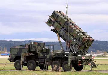 Samoloty Patriot, czołgi przeciwlotnicze IRIS-T i ...