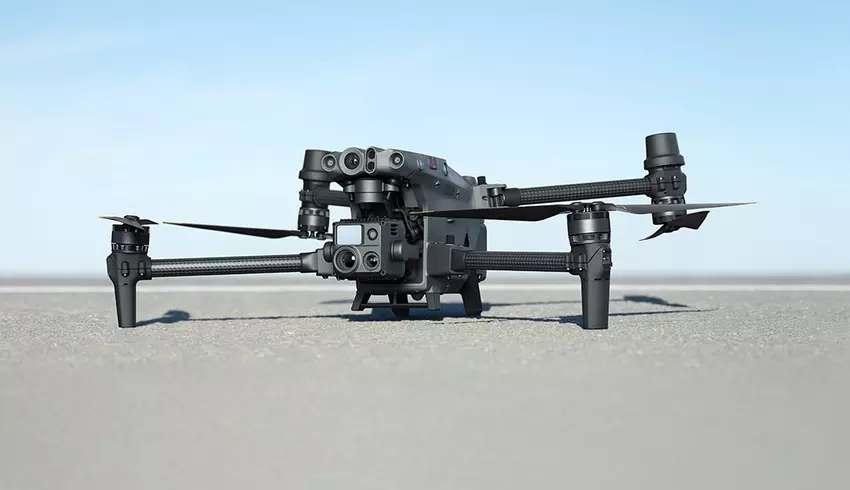 Ukraiński dron FPV za 400 dolarów w powietrzu zaatakował rzadkiego rosyjskiego drona DJI Matrice 30T wartego od 14 000 dolarów