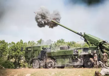 Francja zwiększyła produkcję samobieżnych haubic CAESAR ...